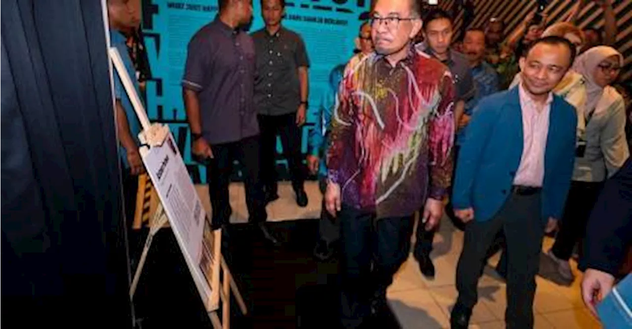 Perdana Menteri luang masa lawat Pameran Era Pasca-Normal MADANI