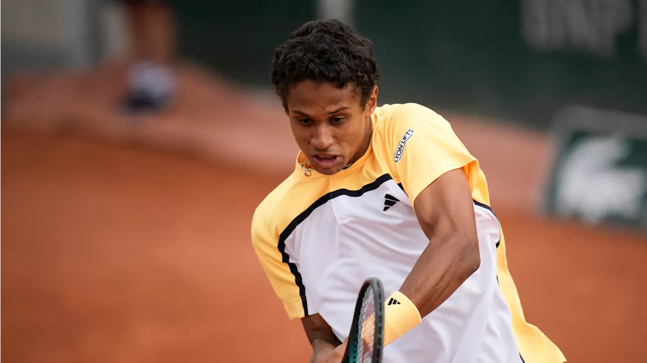 Canada's Diallo falls to Nishikori in first round at Roland-Garros