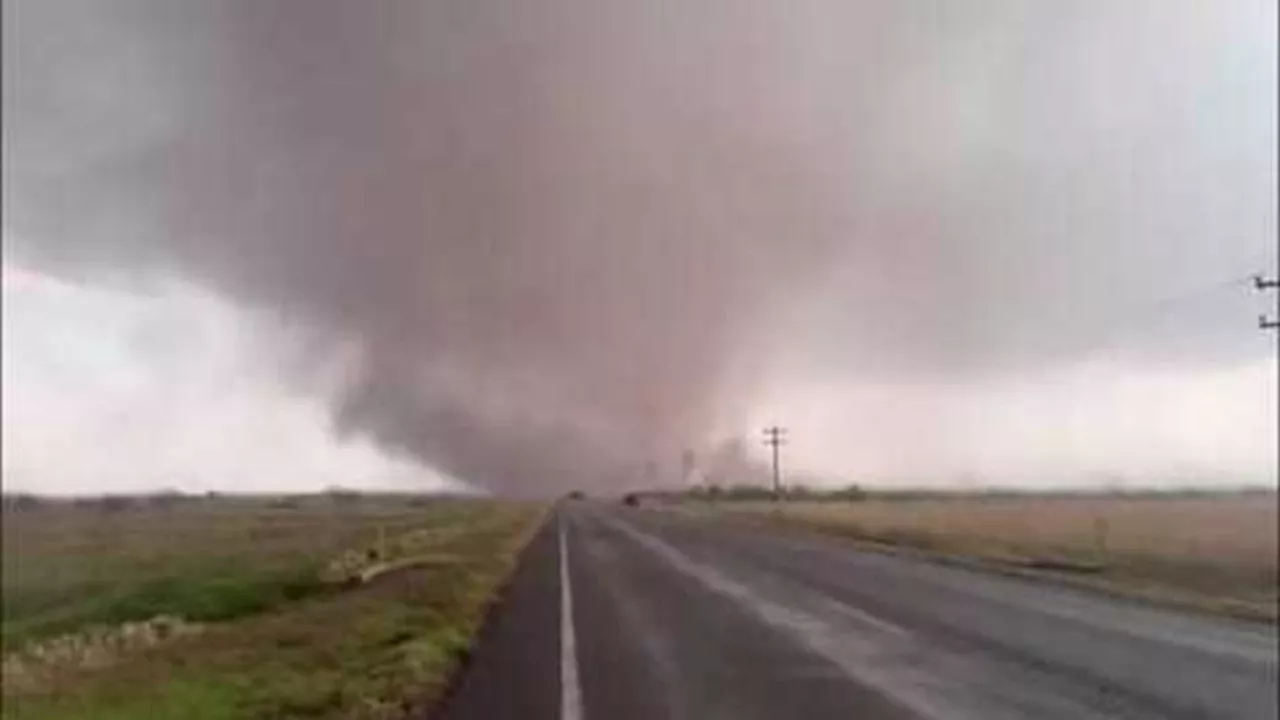 At least 6 dead after severe weather sweeps across Texas, Oklahoma and Arkansas, authorities say