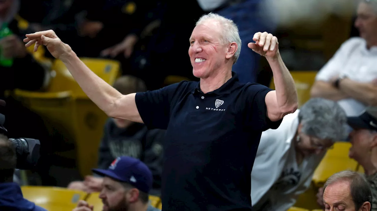 Bill Walton, Hall of Fame basketball player who became a star broadcaster, dies at 71