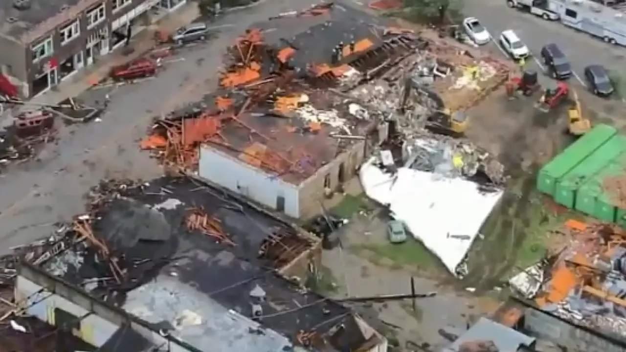 Al menos 15 muertos, incluidos cuatro niños, por tornados y tormentas en EE UU