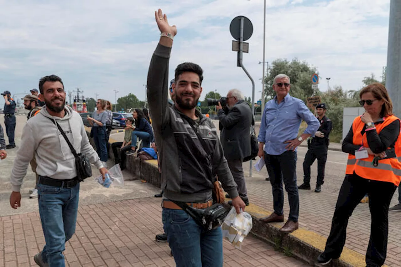 Altri 93 migranti sbarcano a Lampedusa, erano su tre barchini