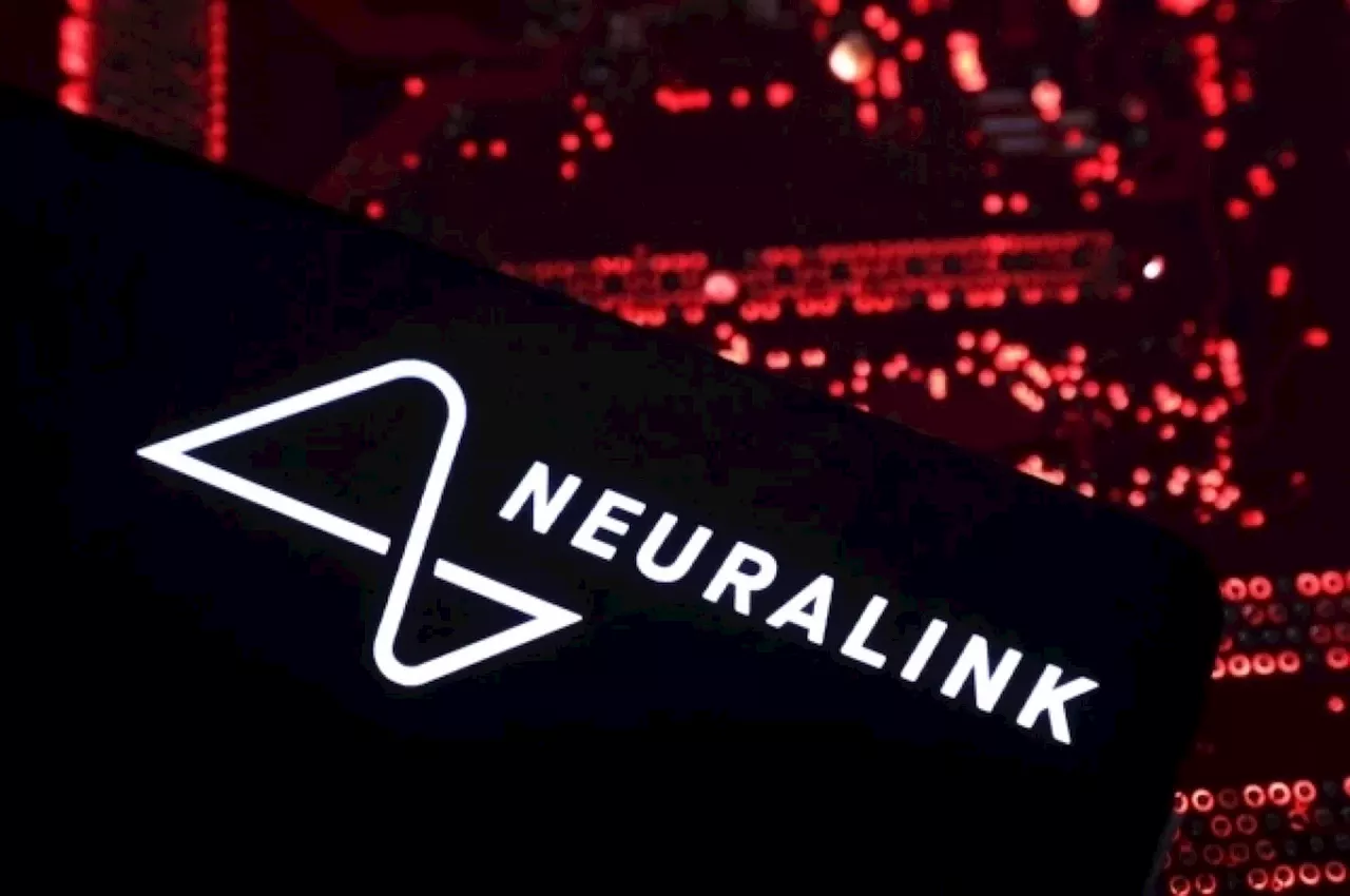 Человек с чипом Neuralink заявил, что может пользоваться им почти весь день