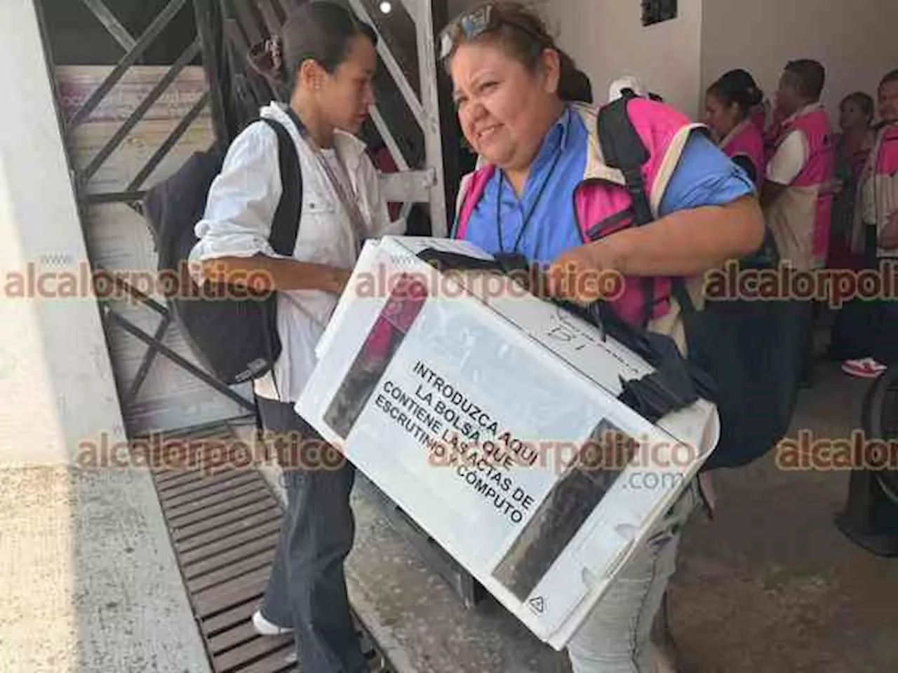 Empieza entrega de papelería electoral en Junta Distrital 11, en Coatzacoalcos