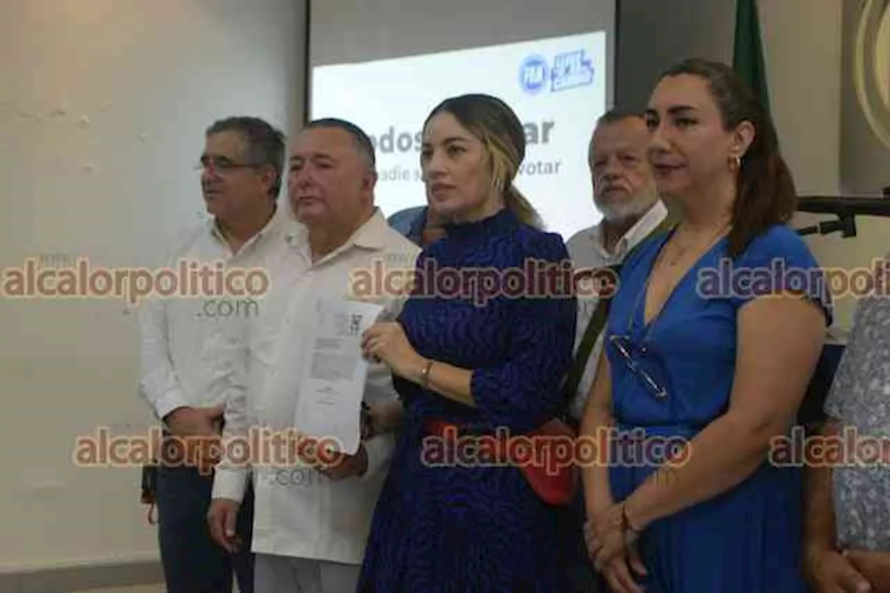 Gobierno de Cuitláhuac obliga a funcionaros a ir a mítines; proponen castigar el acarreo