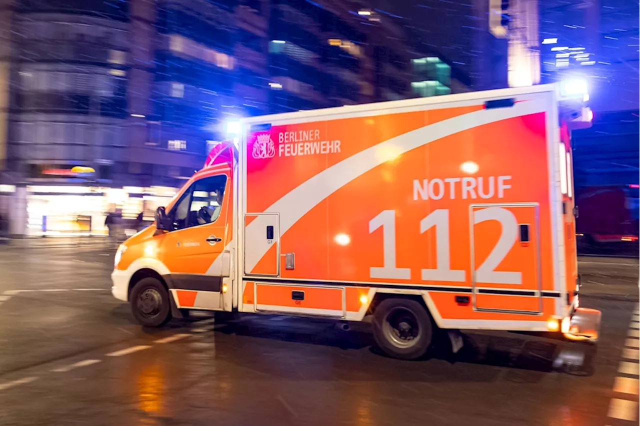 Berlin: Lautern-Fans prügeln auf Leverkusen-Fans ein und rauben Fan-Schal