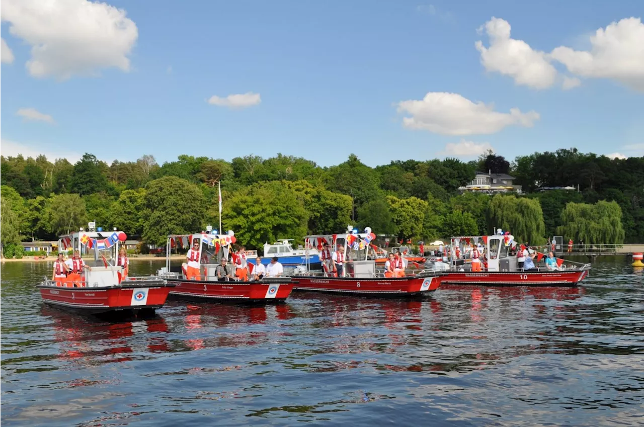 Bootstaufe am Wannsee: Berliner Rotes Kreuz stellt neue Boote für die Wasserrettung in den Dienst