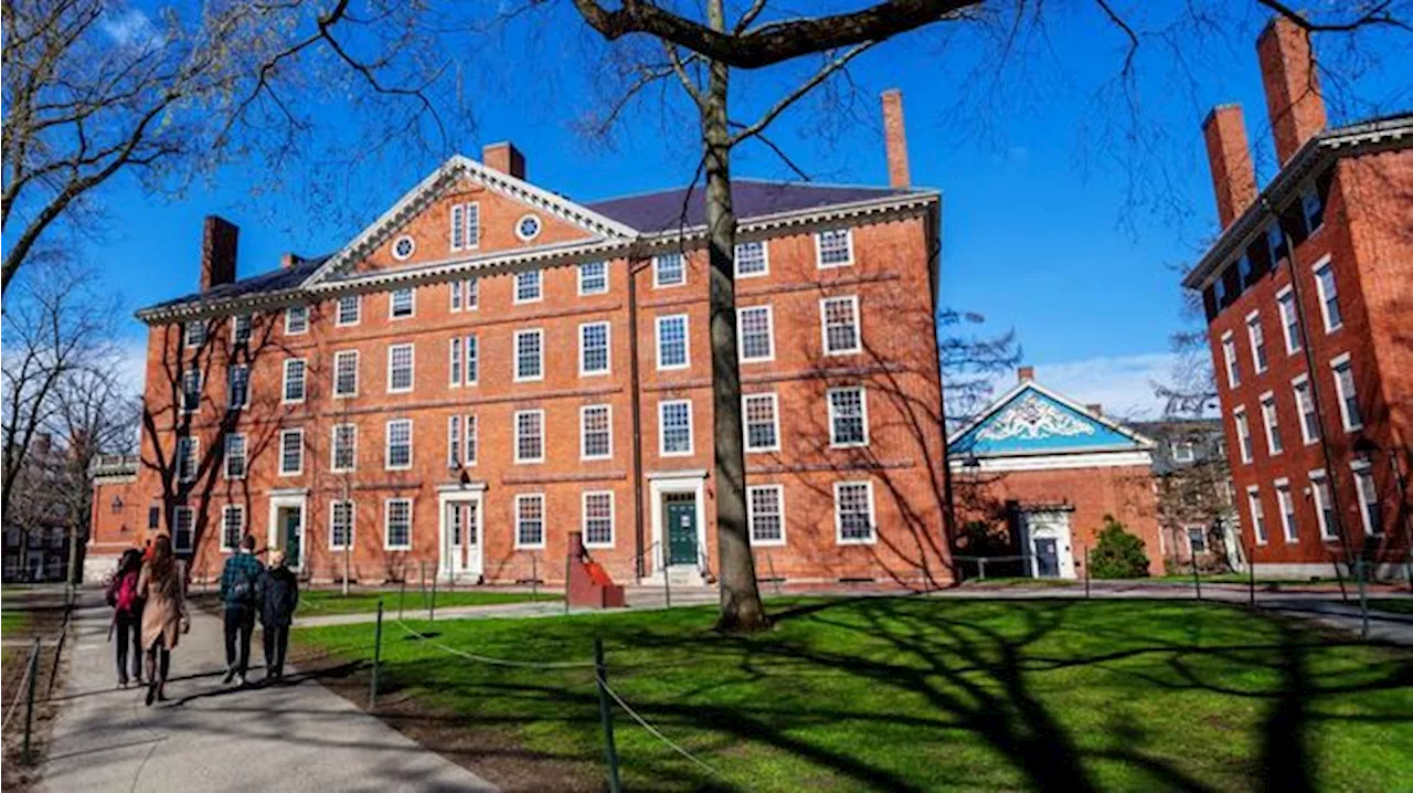 Ratusan Wisudawan Harvard Walk Out Protes Respons Kampus soal Gaza