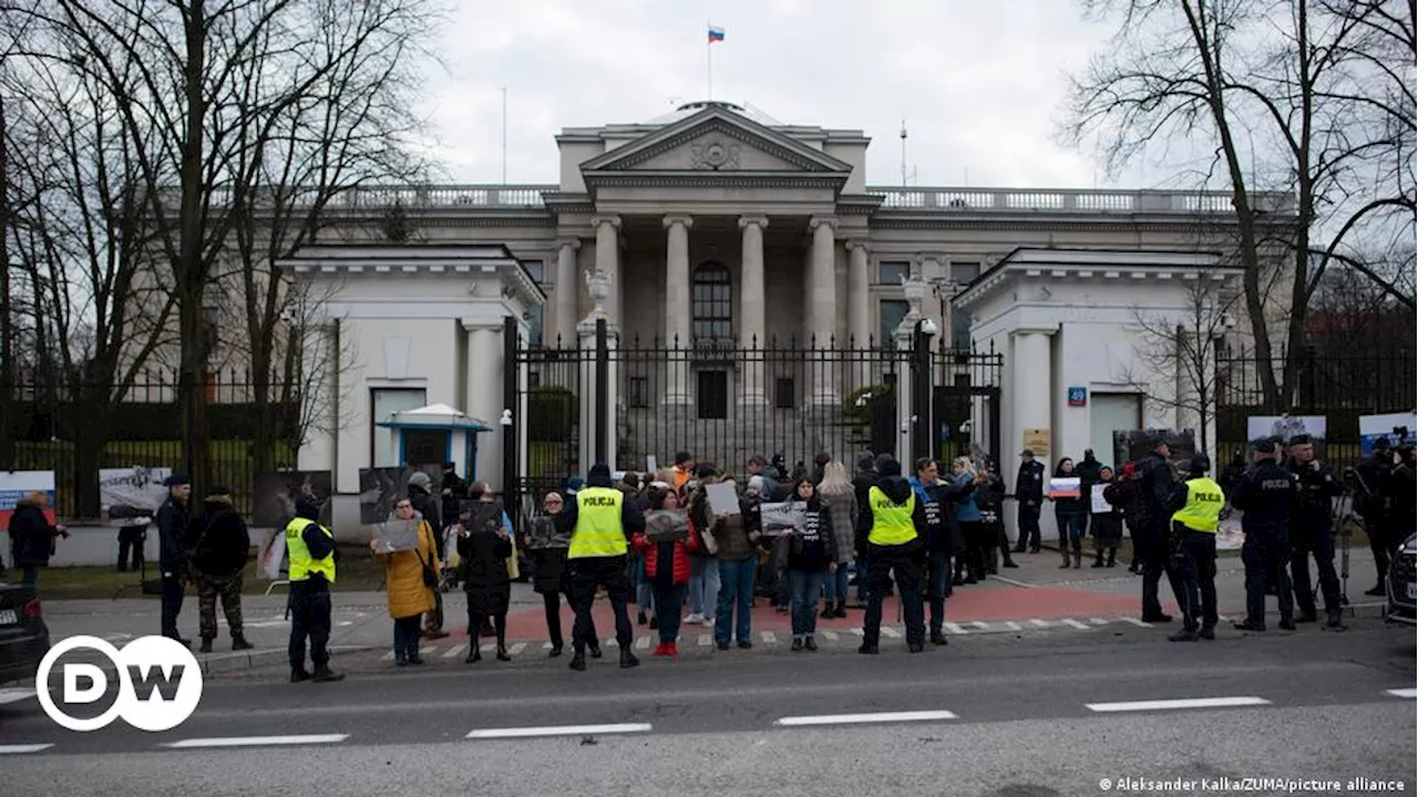 Польша ограничит поездки дипломатов РФ по ее территории