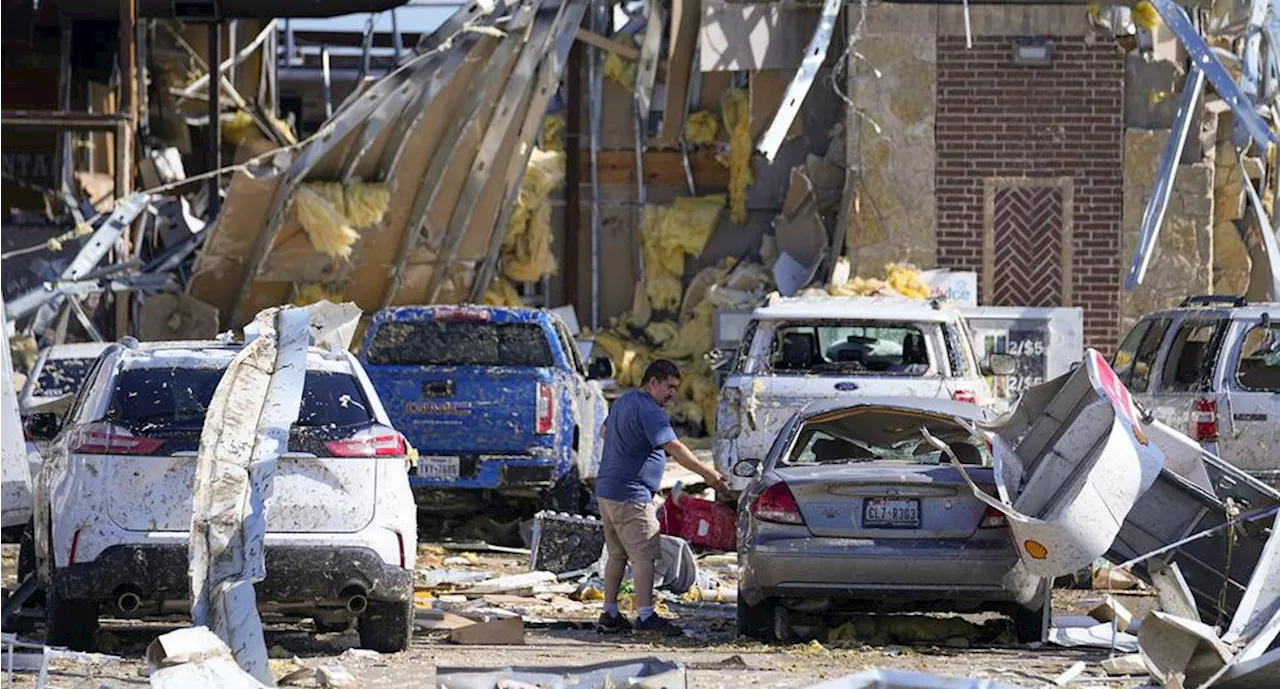 Tornados y tormentas dejan al menos 19 muertos en el sur de EU; mal tiempo se desplaza al este