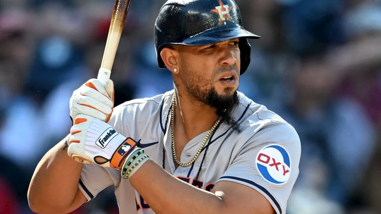 Astros recall struggling first baseman Jose Abreu