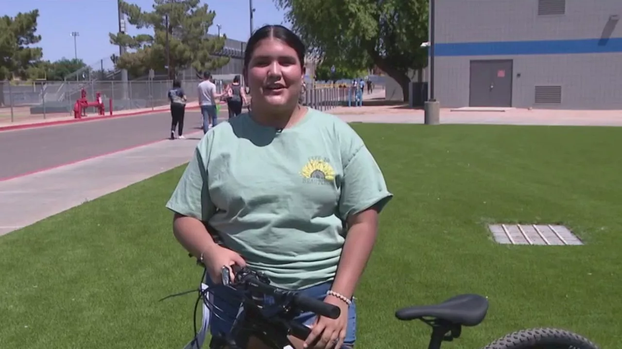 East Valley cycling team gifts specialized bikes to students