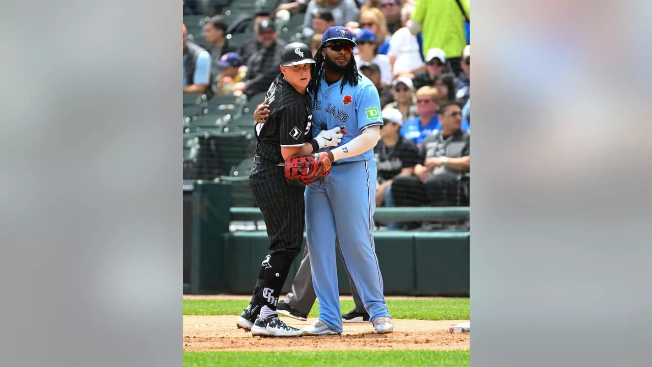 George Springer homers as the Blue Jays beat the sliding White Sox 5-1