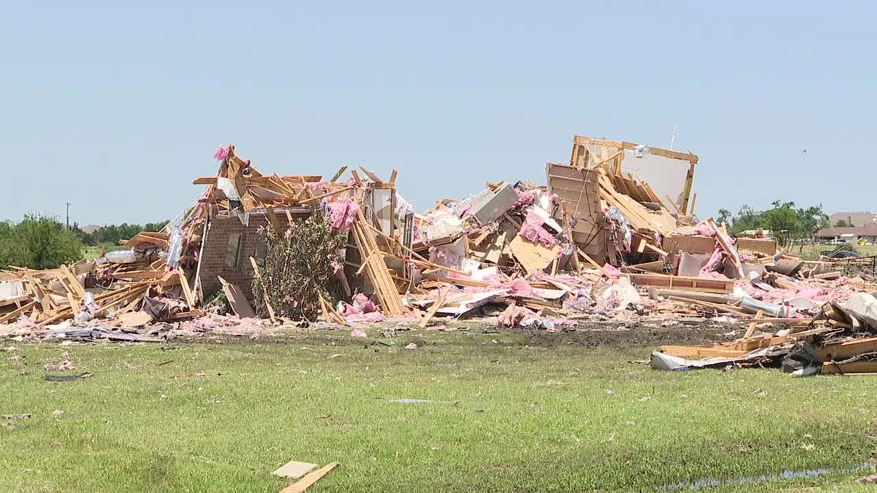 Frisco firefighters among those who lost homes in Celina tornado