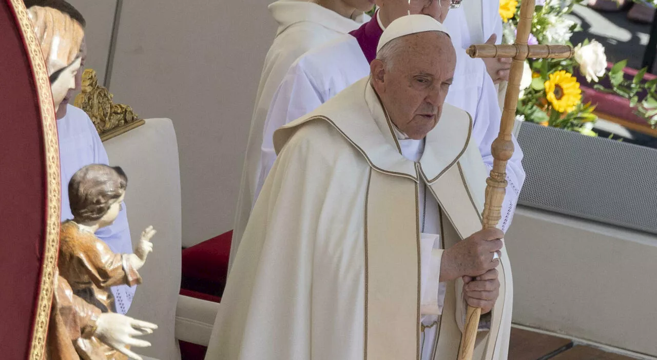 Papa Francesco: «C'è già troppa frociaggine». L'invito ai vescovi a non ammettere seminaristi gay