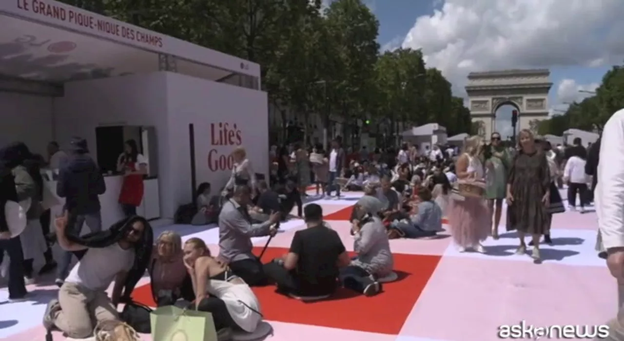 Parigi, enorme pic-nic per 4.000 per rilanciare gli Champs-Elysees