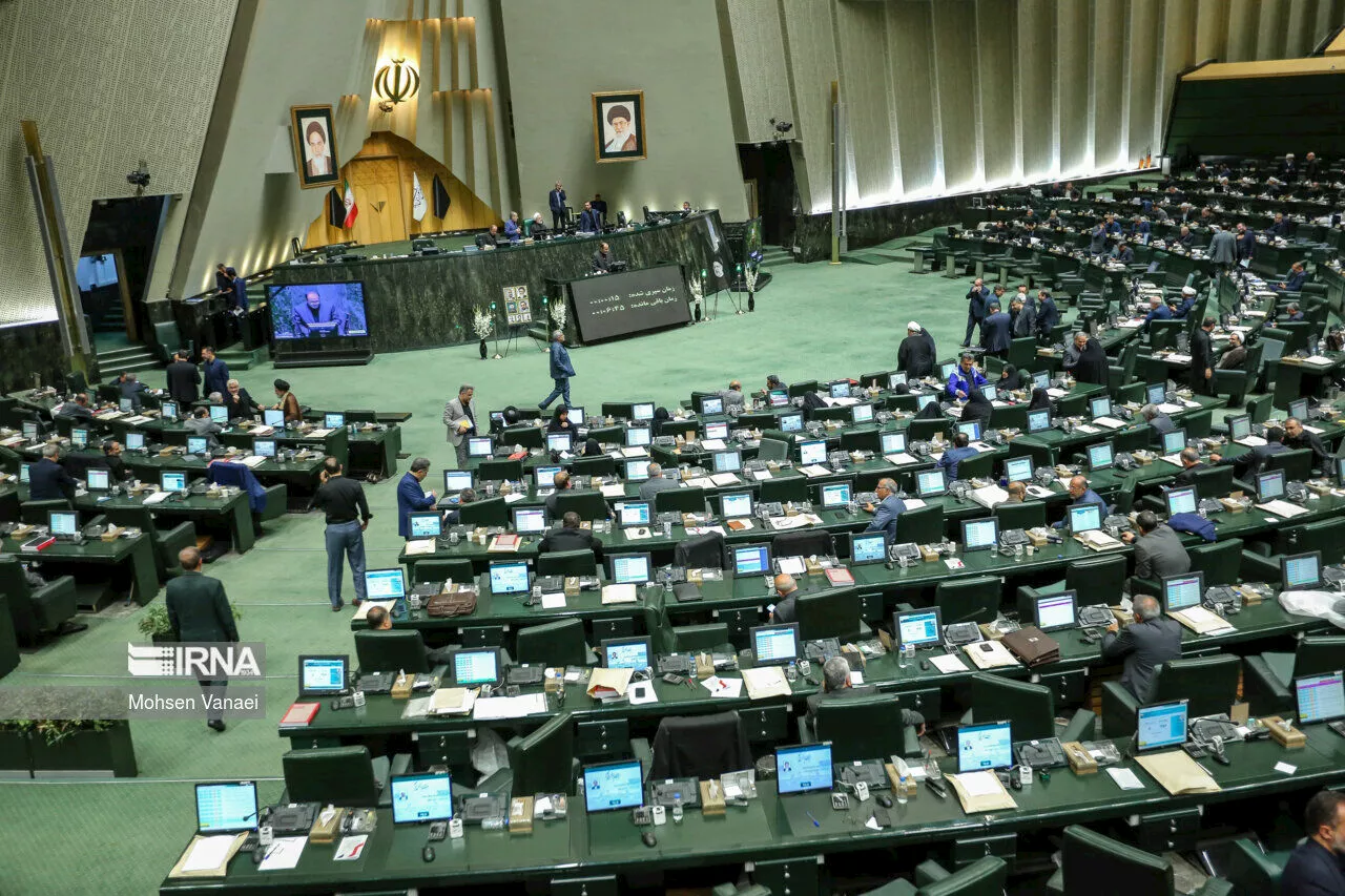 جای خالی شهید جمهور در مراسم افتتاحیه مجلس دوازدهم