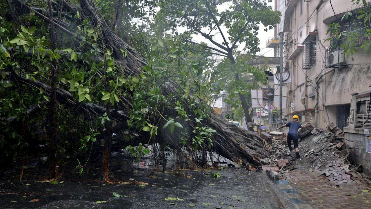 Cyclone Remal: बंगाल और बांग्लादेश में चक्रवाती तूफान 'रेमल' से हजारों घर क्षतिग्रस्त, छह लोगों की मौत