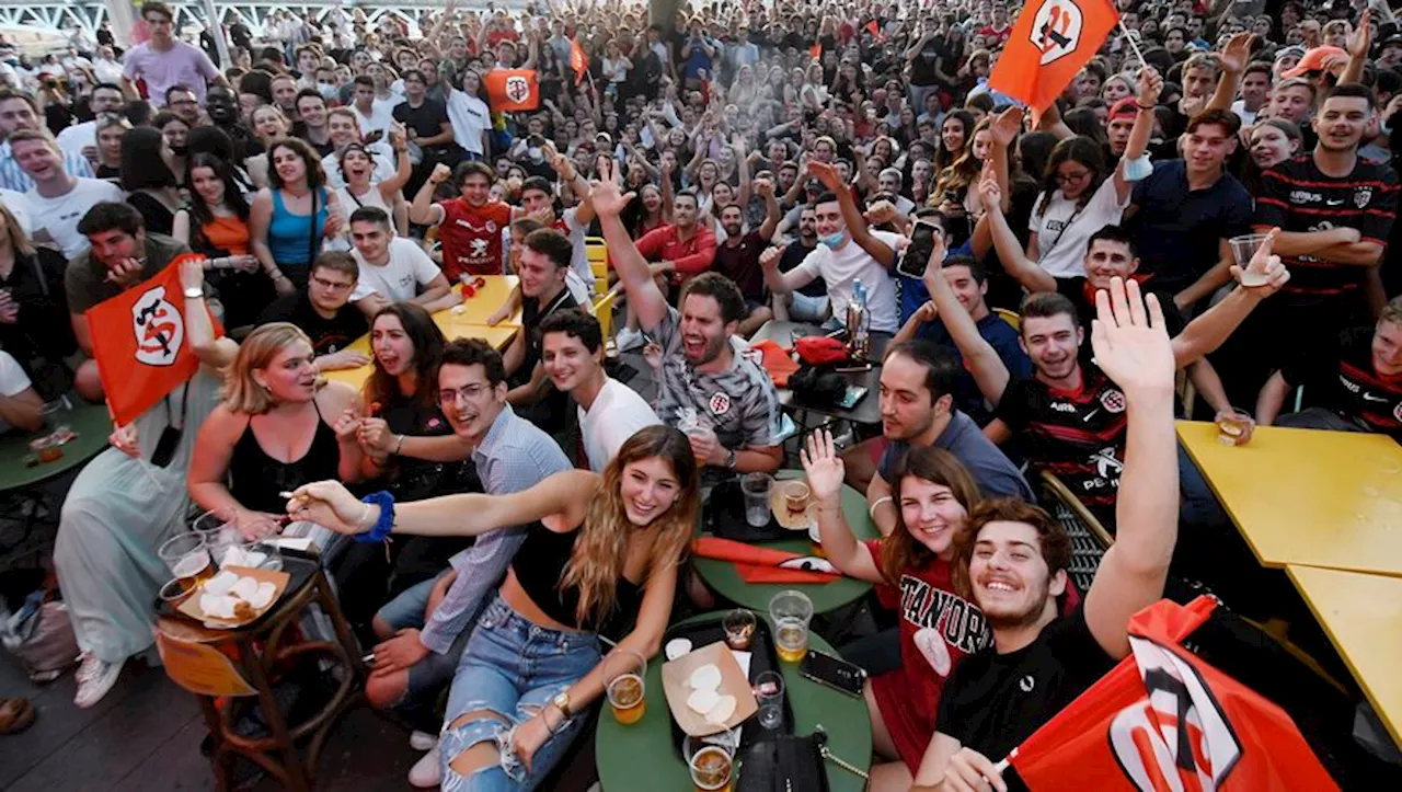 Folie douce à Toulouse : des supporters du Stade Toulousain plongent dans la Garonne