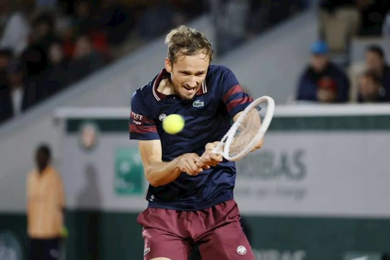 Daniil Medvedev écarte Dominik Koepfer et rejoint le deuxième tour de Roland-Garros