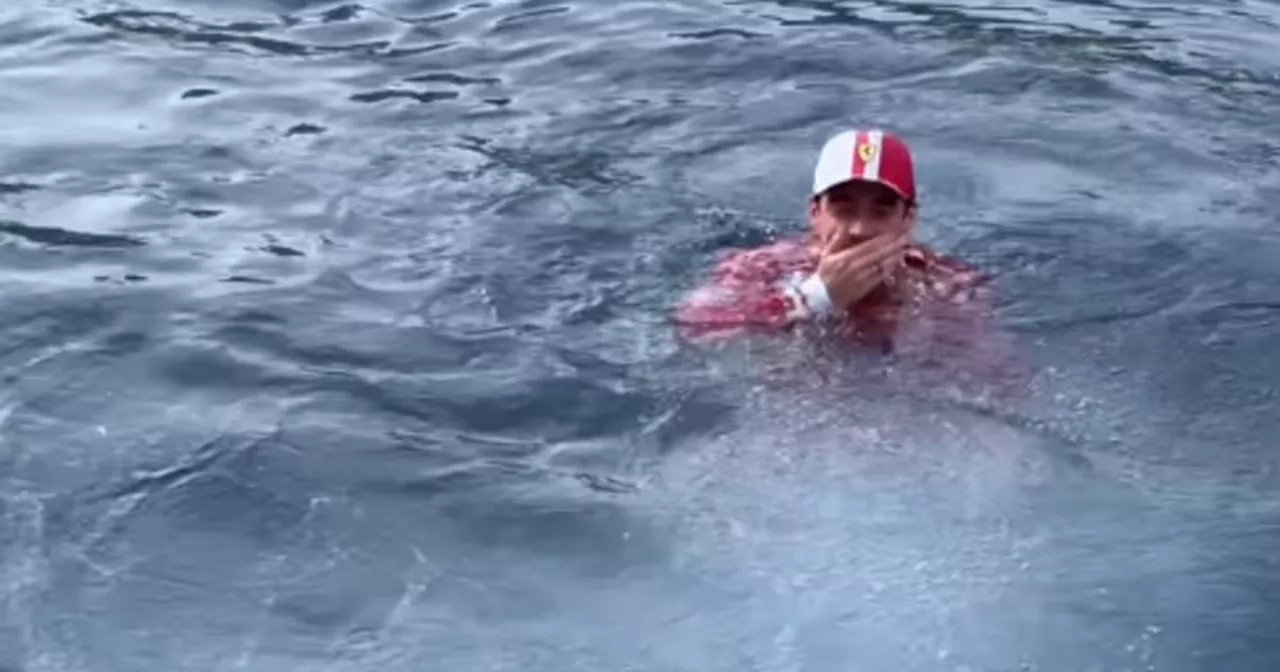 Leclerc, incredibile tuffo dopo il trionfo a Monaco: tutti in acqua