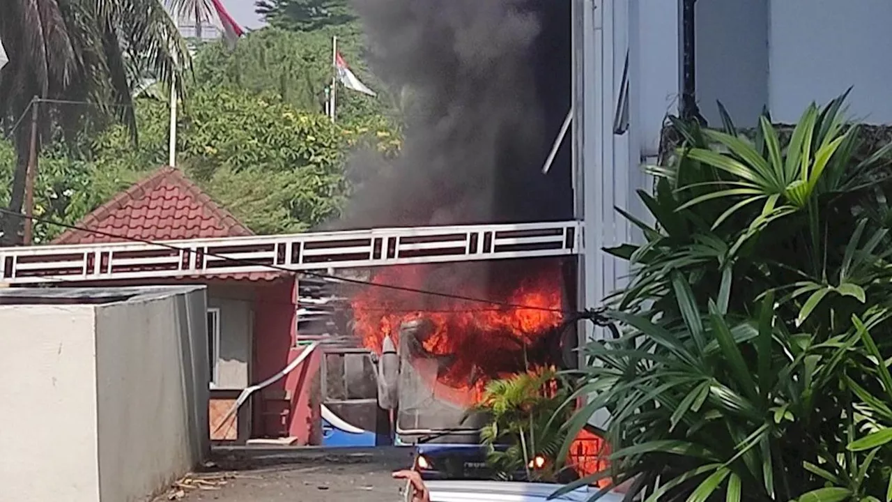 Gedung Kampus F Universitas Trisakti di Jakpus Kebakaran, 5 Unit Damkar Dikerahkan