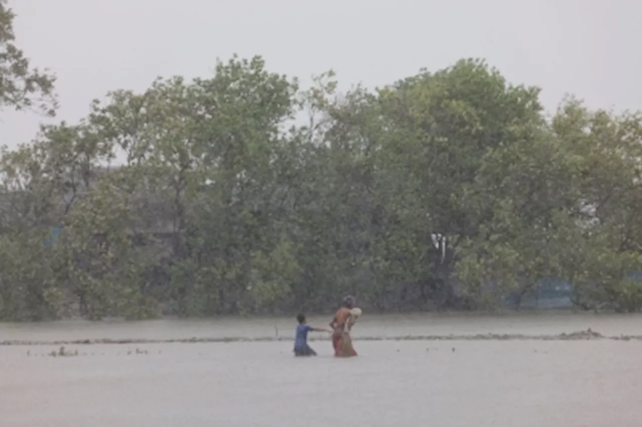 Millions without power as cyclone Remal pounds Bangladesh and India