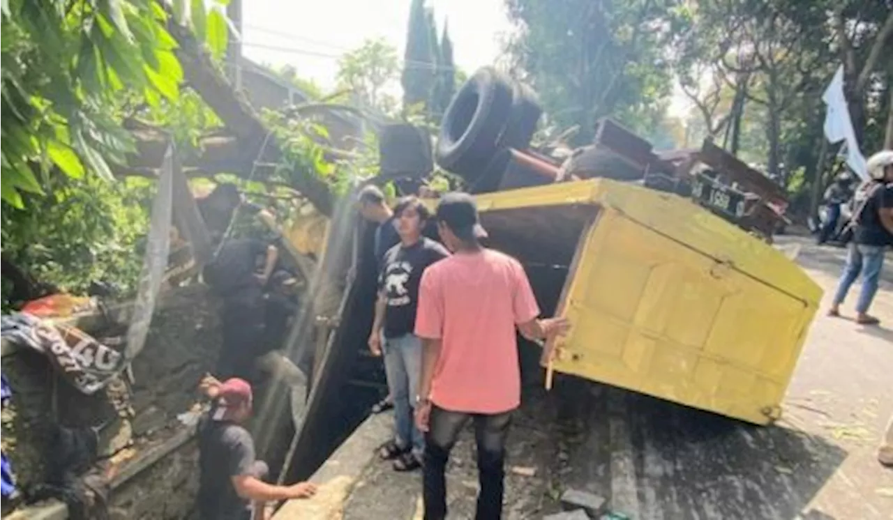 Truk Rem Blong di Jalan Kolmas Cimahi, Sopir Tewas