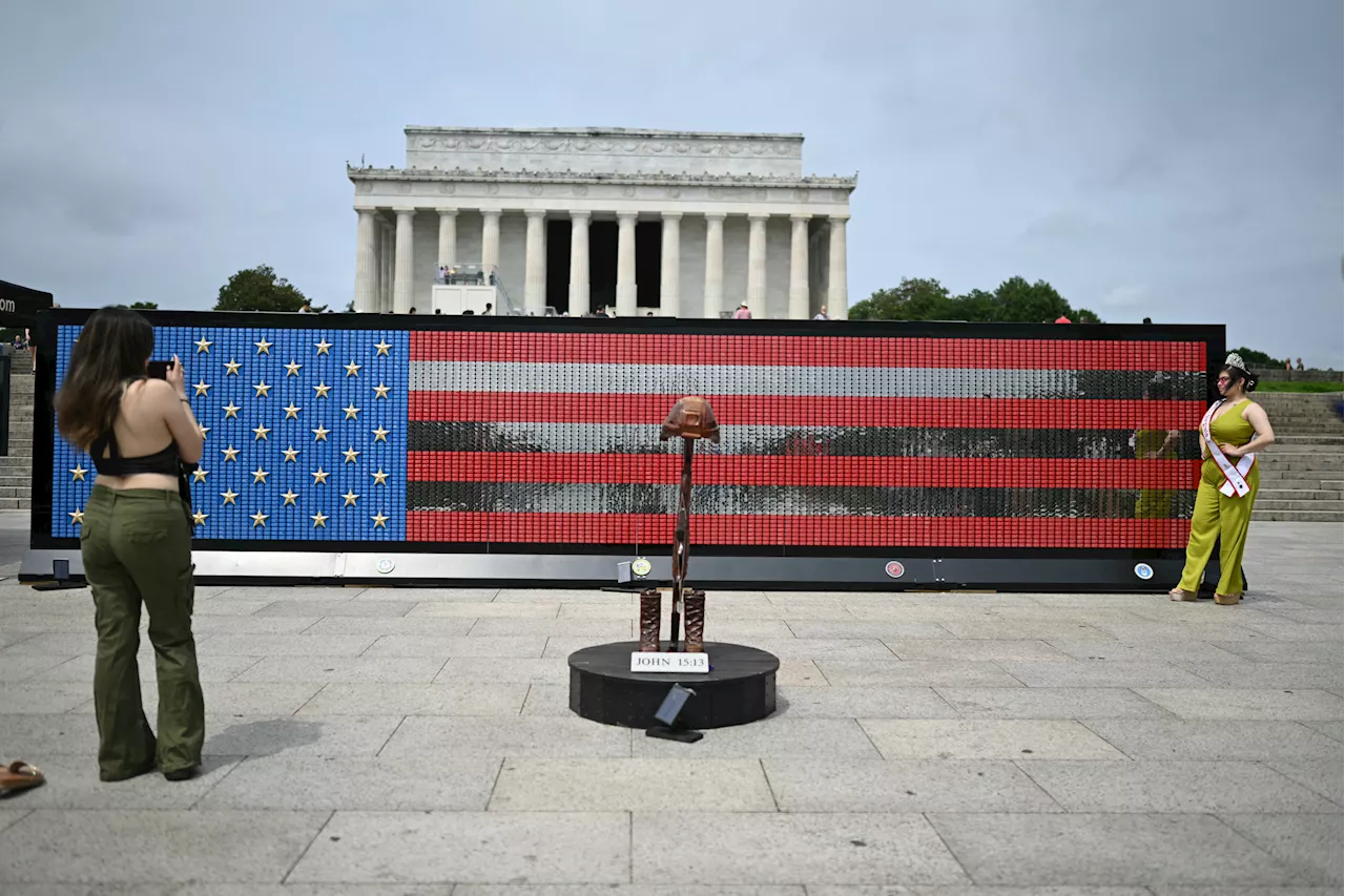 Democrats' Deleted Memorial Day Messages Spark Backlash