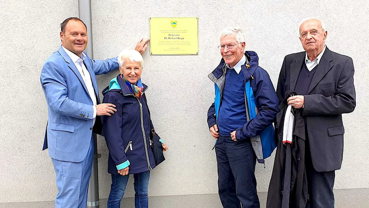 Ehrentafel für Fischamender Gemeindearzt enthüllt