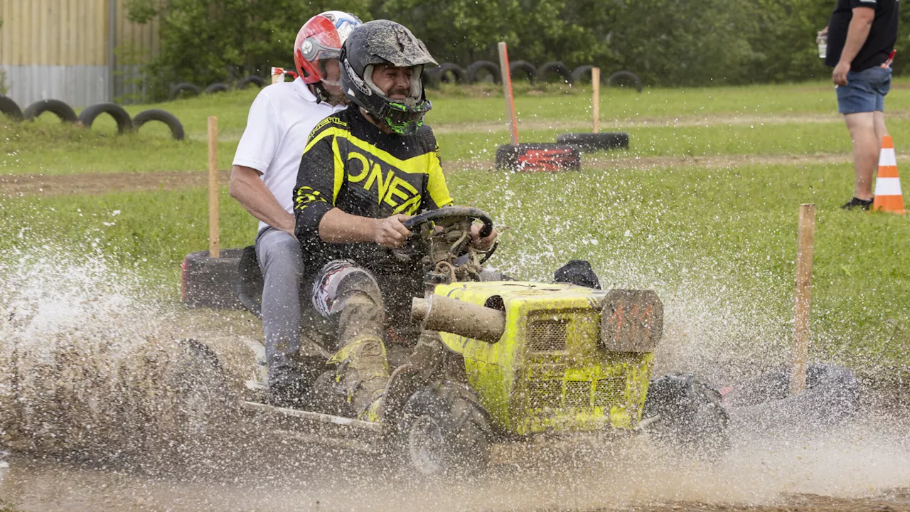 Motorsport mit Rasentraktoren: Spannende Rennen am Waidhofner RTR-Ring