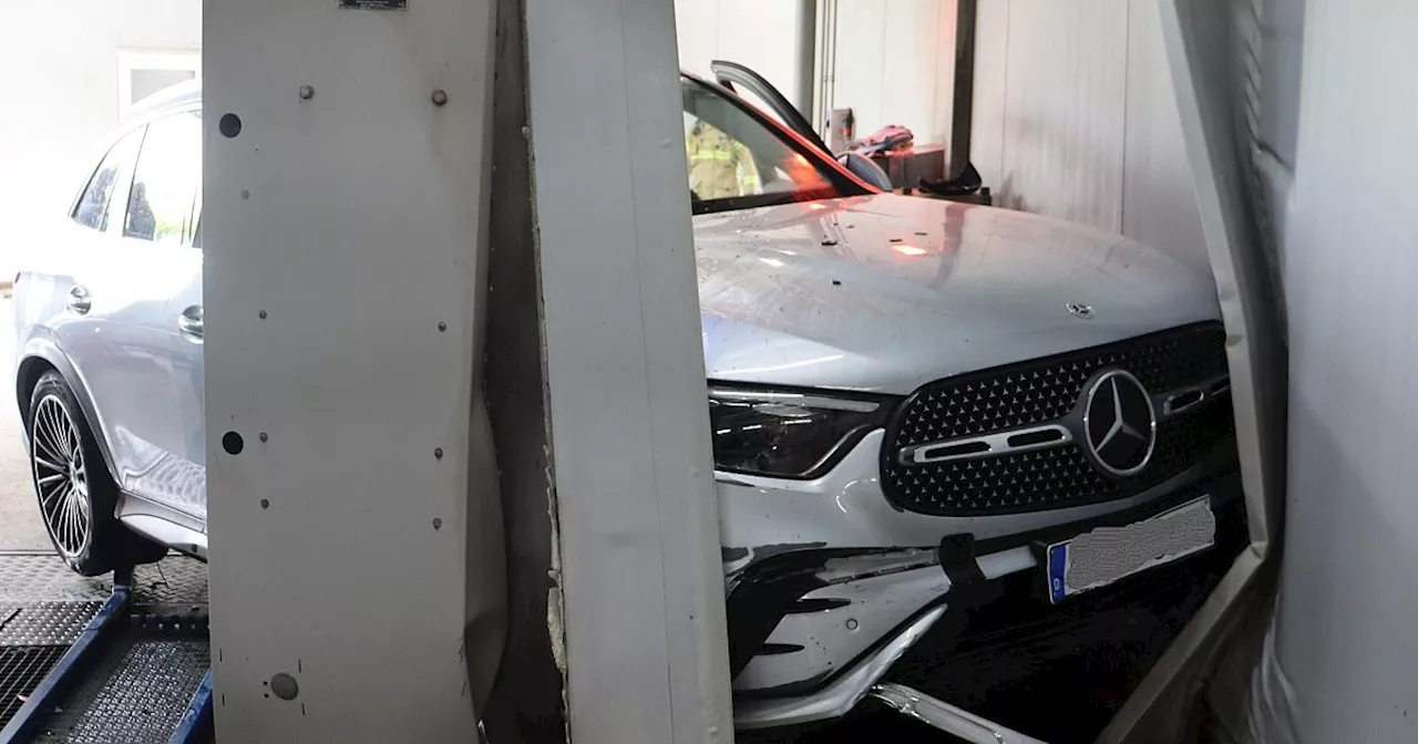 Dramatischer Unfall in Bünder Waschanlage - Mitarbeiter schwer verletzt