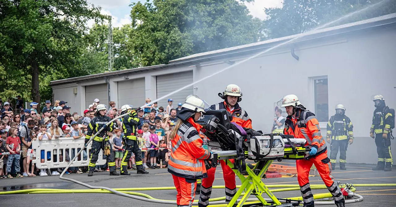 Superstars in Uniform: Bielefelder Feuerwehr begeistert mehr als 10.000 Besucher