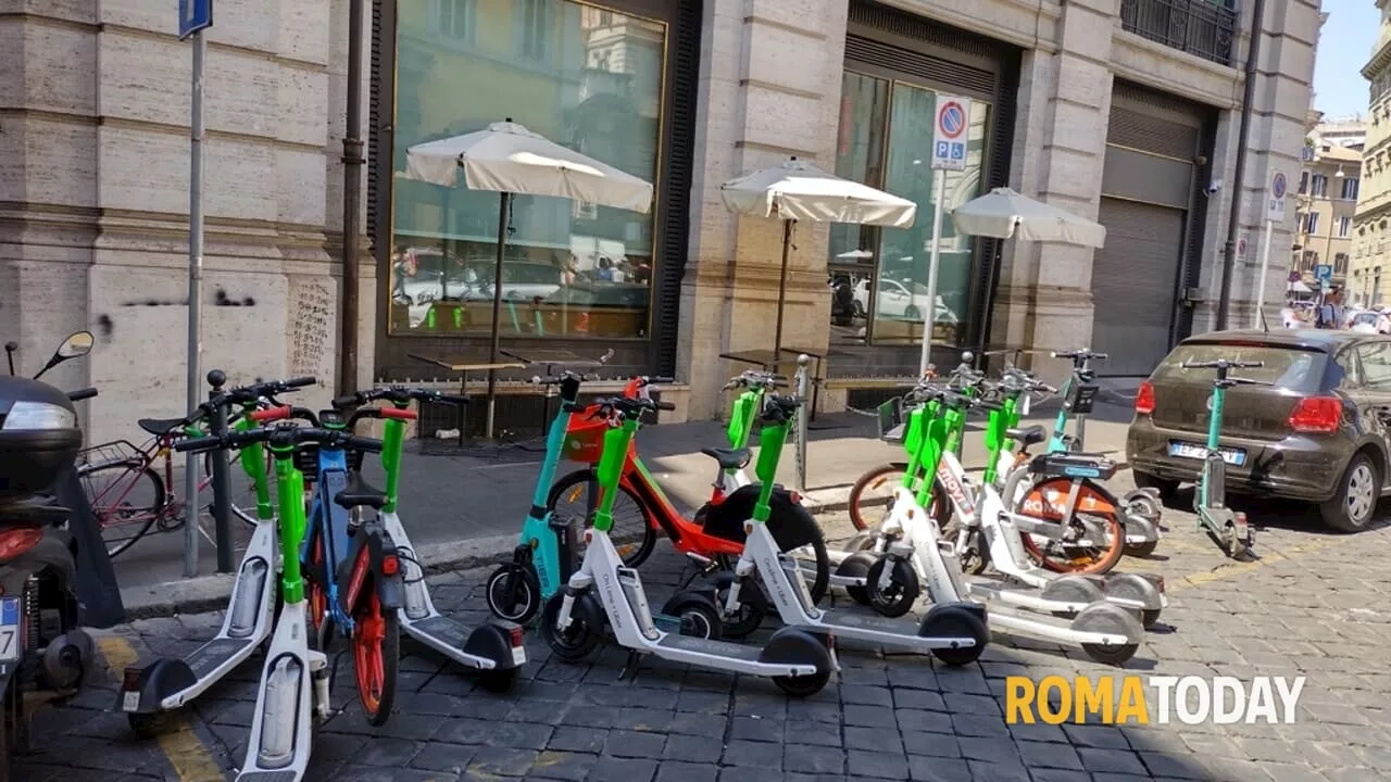 Monopattini e bike sharing, arriva la sospensione del servizio. Due operatori non rispettano le regole