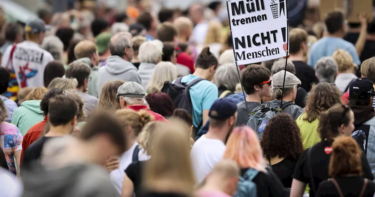 Demo in Essen: Tausende für Demokratie und gegen Rechtsextremismus