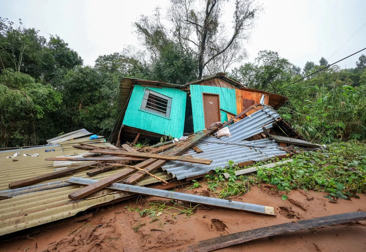 Governo federal diz que precisa de mais informações para reconstruir cidades no Rio Grande do Sul