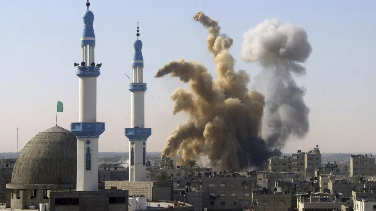 Israel strikes back after Hamas fires at Tel Aviv