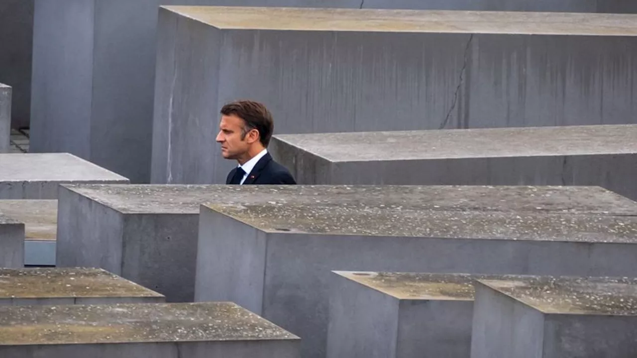 Staatsbesuch : Macron legt Kranz am Denkmal für ermordete Juden nieder