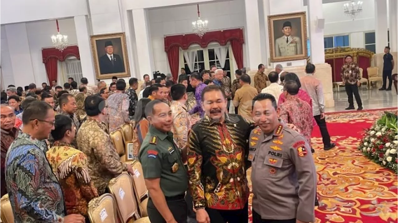 Momen Listyo Sigit Ajak Foto Bareng Jaksa Agung dan Panglima TNI di Istana Negara