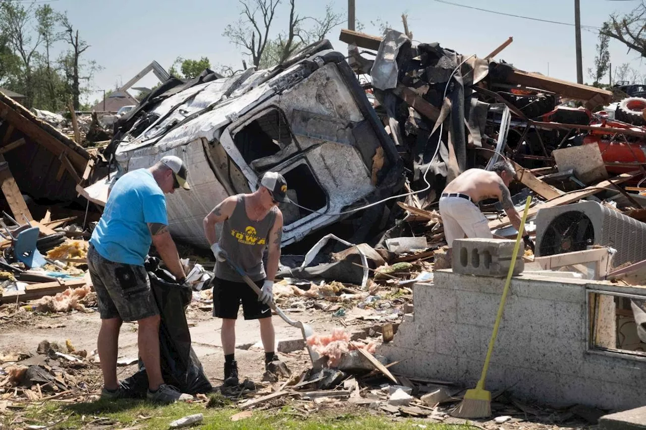 At least 15 dead in US tornadoes, storms