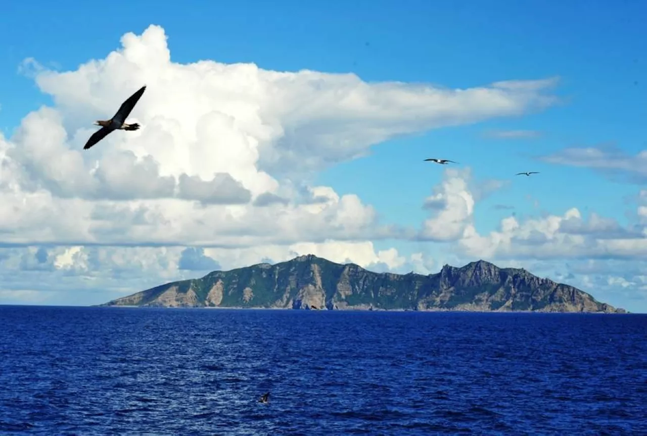 China ships spotted near Japan-controlled islets