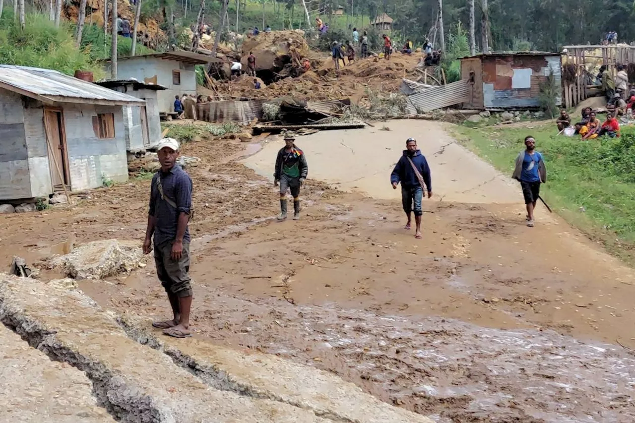 Rescuers fear new slips at deadly Papua New Guinea landslide