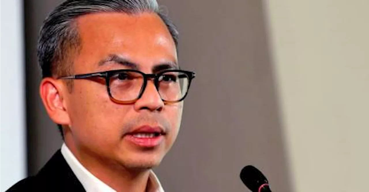 Court allows Fahmi Fadzil&#039;s application to strike out counter claim by Ahmad Dusuki