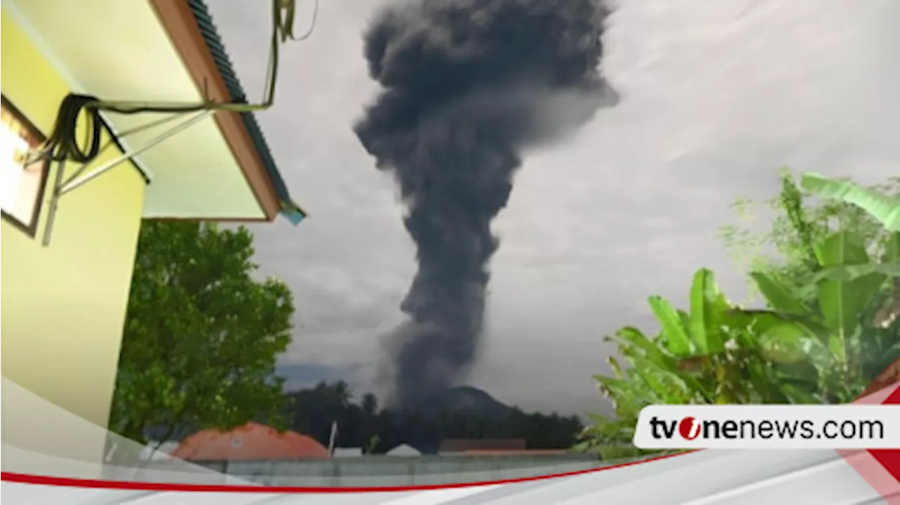 Awan Abu Vulanik Raksasa Terpantau di Atas Gunung Ibu Usai Erupsi