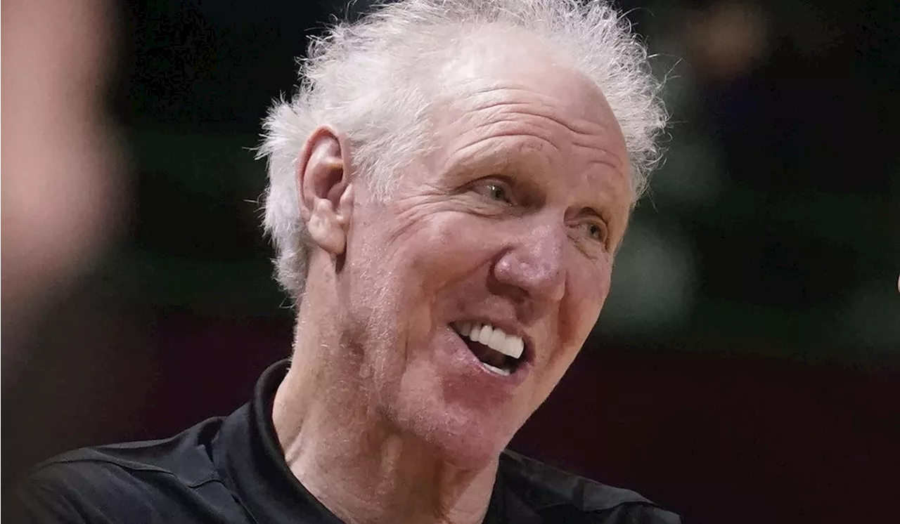 Bill Walton, Hall of Fame basketball player who became a star broadcaster, dies at 71