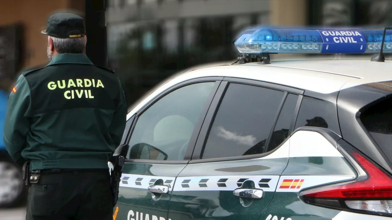 La Guardia Civil busca al hombre atrincherado en Campillos, Málaga, al no encontrarlo en su casa