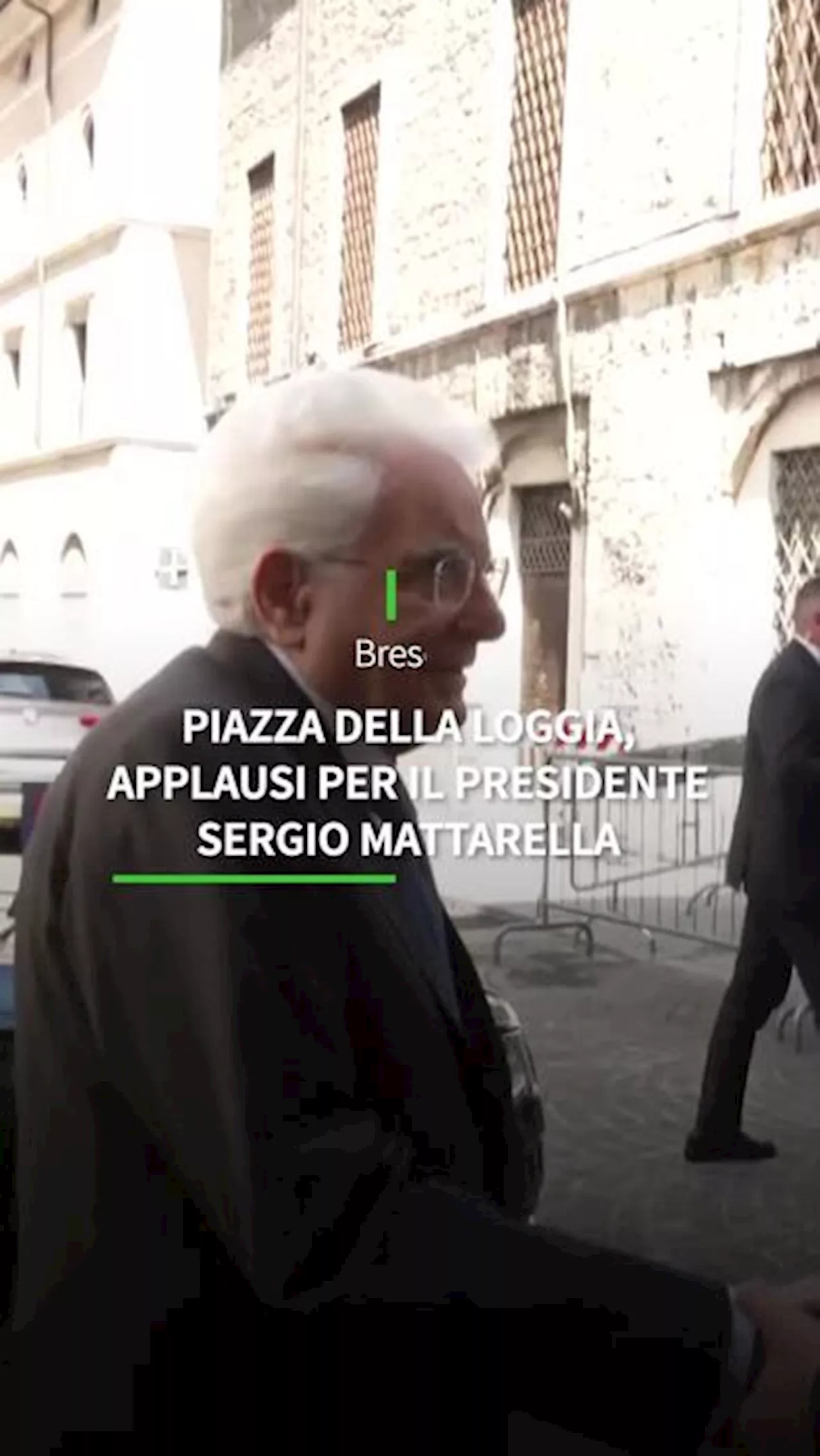 Piazza della Loggia, applausi per il presidente Sergio Mattarella