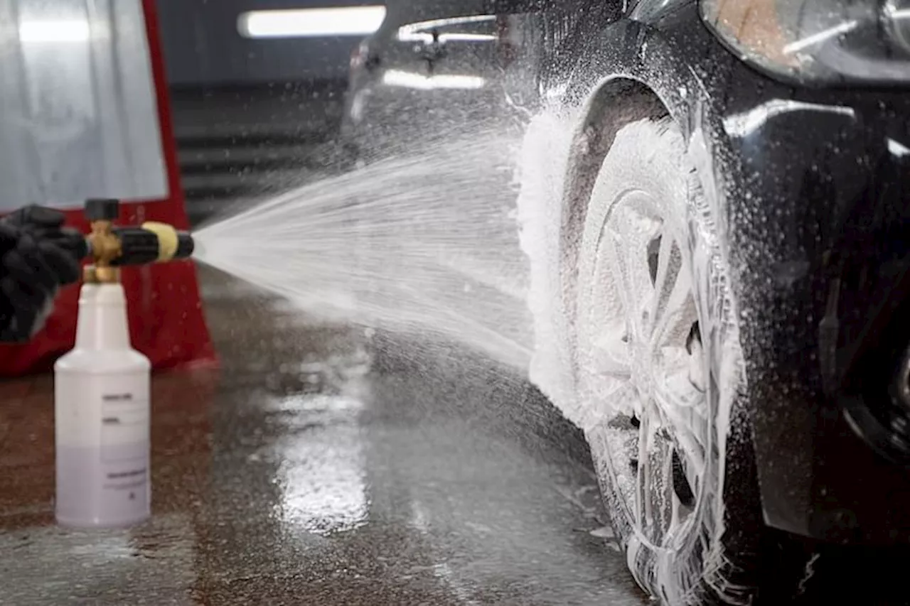 Car Washing: पीने के पानी से कार धोने पर लगेगा 5000 रुपये का जुर्माना, बंगलूरू के बाद गुरुग्राम में भी सख्ती