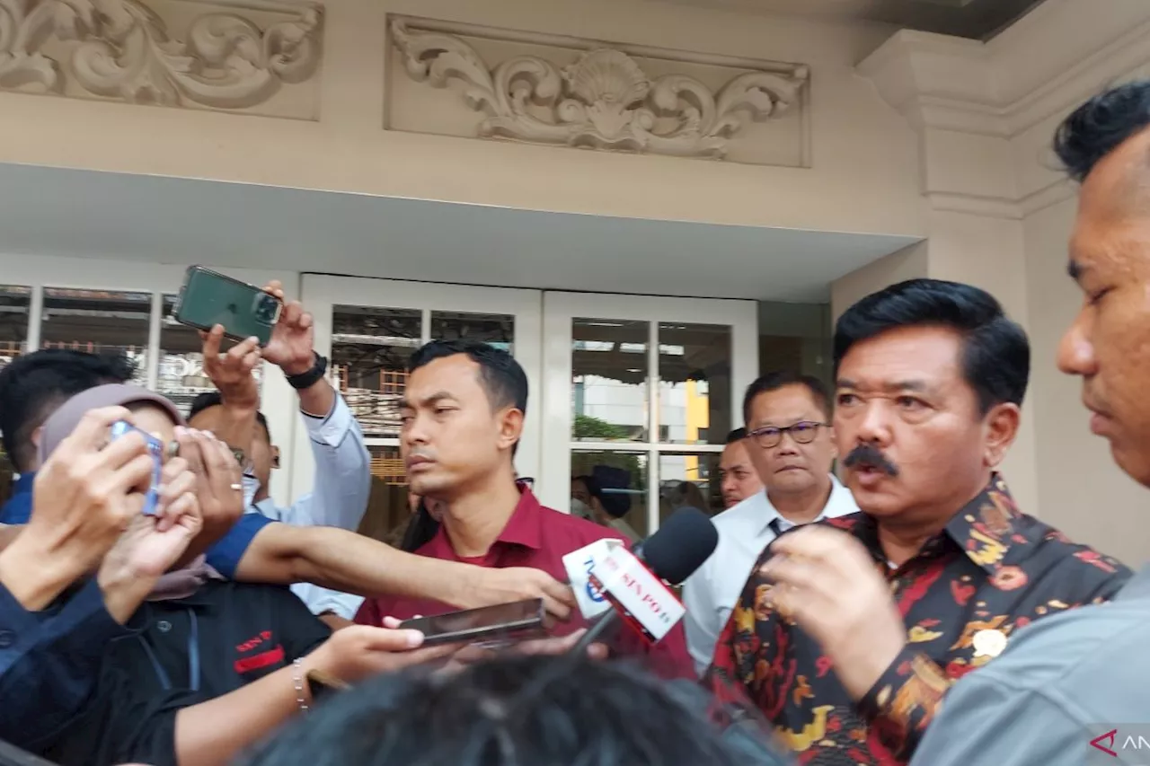 Hukum kemarin, Polri kontra Kejagung hingga usia pimpinan KPK