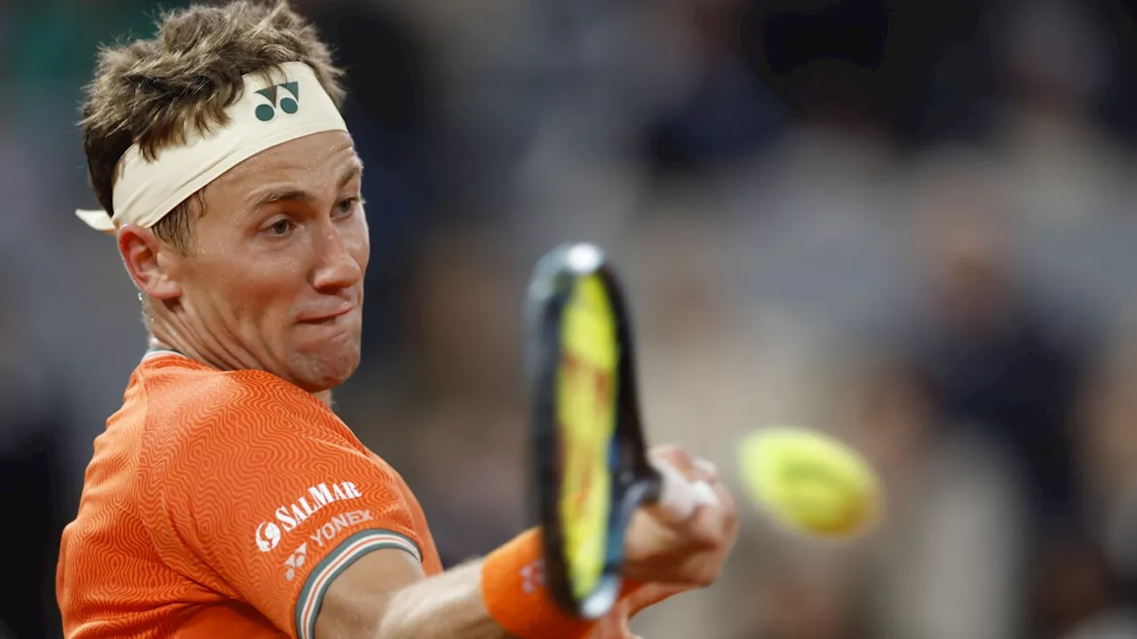 Casper Ruud and Aryna Sabalenka advance to the second round of the French Open